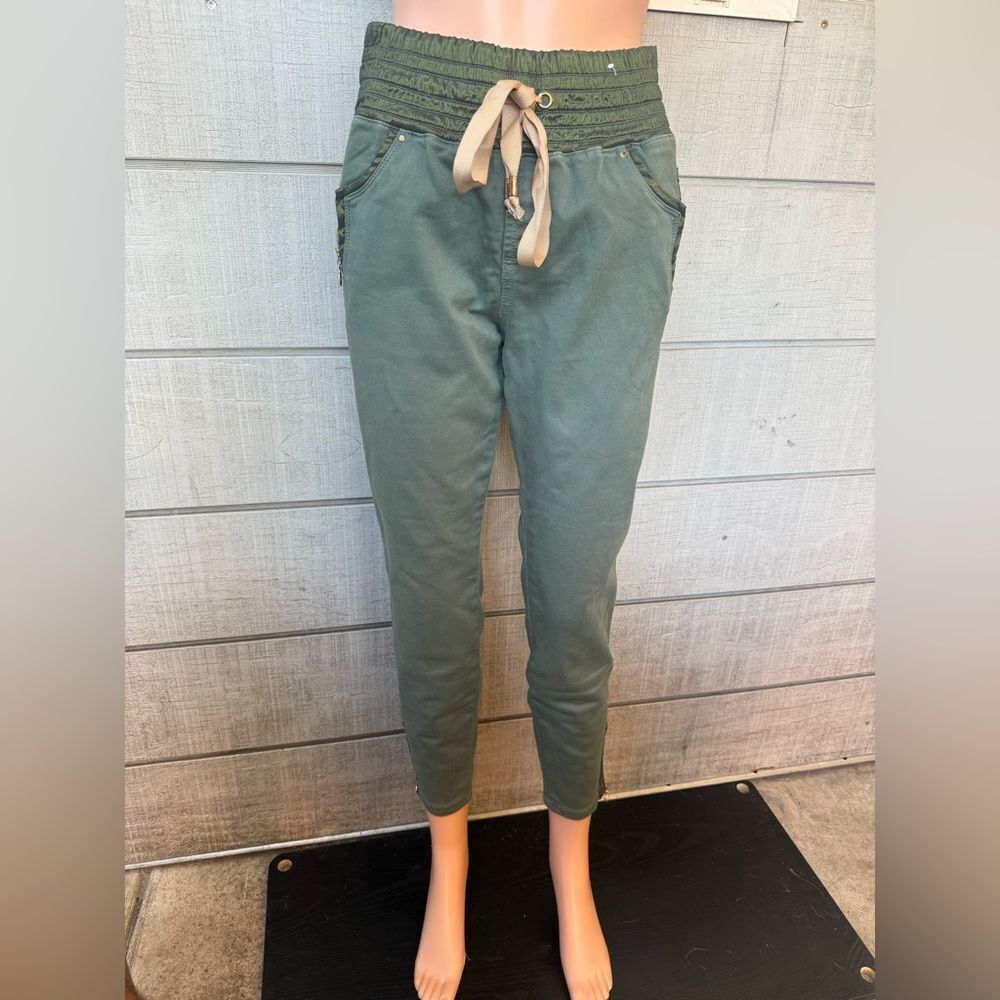 Women's Olive Green Cropped Drawstring Jeans